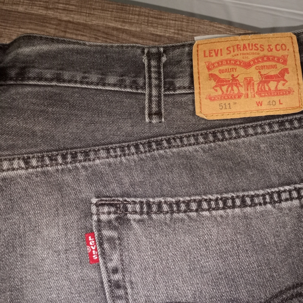 Levi Shorts - Picture 2 of 2